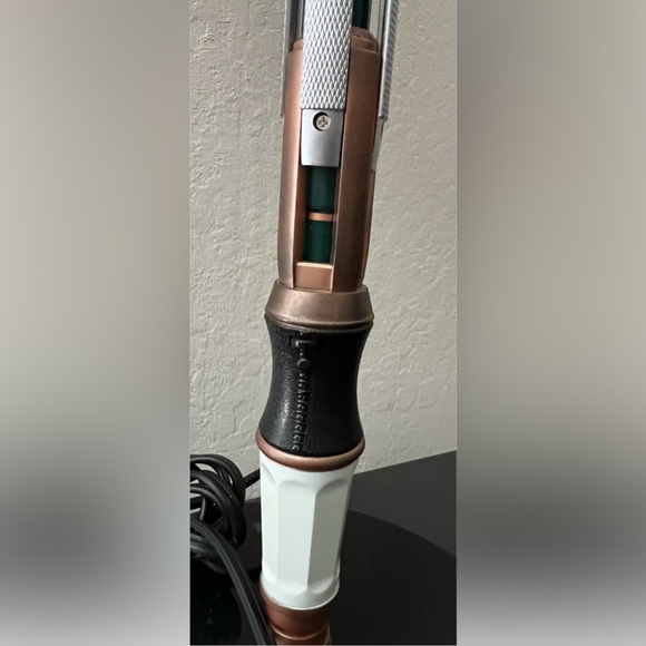 Doctor Who Sonic Screwdriver 11th Doctor Table Lamp - Picture 3 of 6